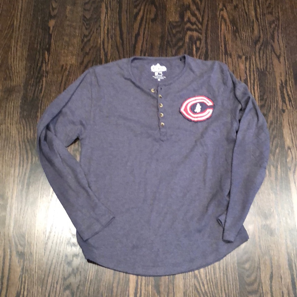 Boys long sleeve cubs shirt size med. great cond.